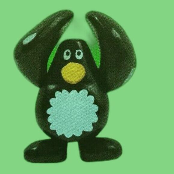 Daisuke kondo penguin figurine - Picture 1 of 4